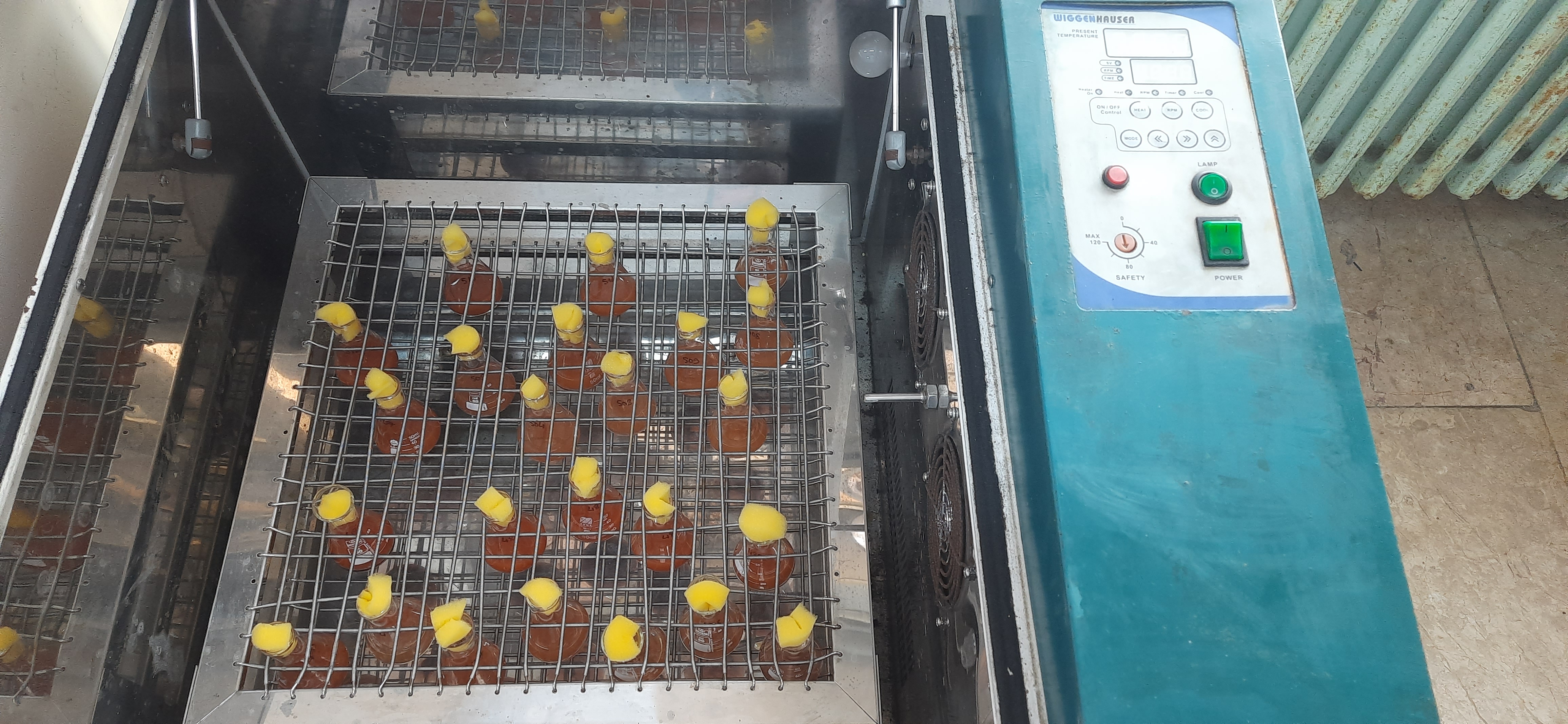 Isıtıcılı Çalkalamalı İnkübatör