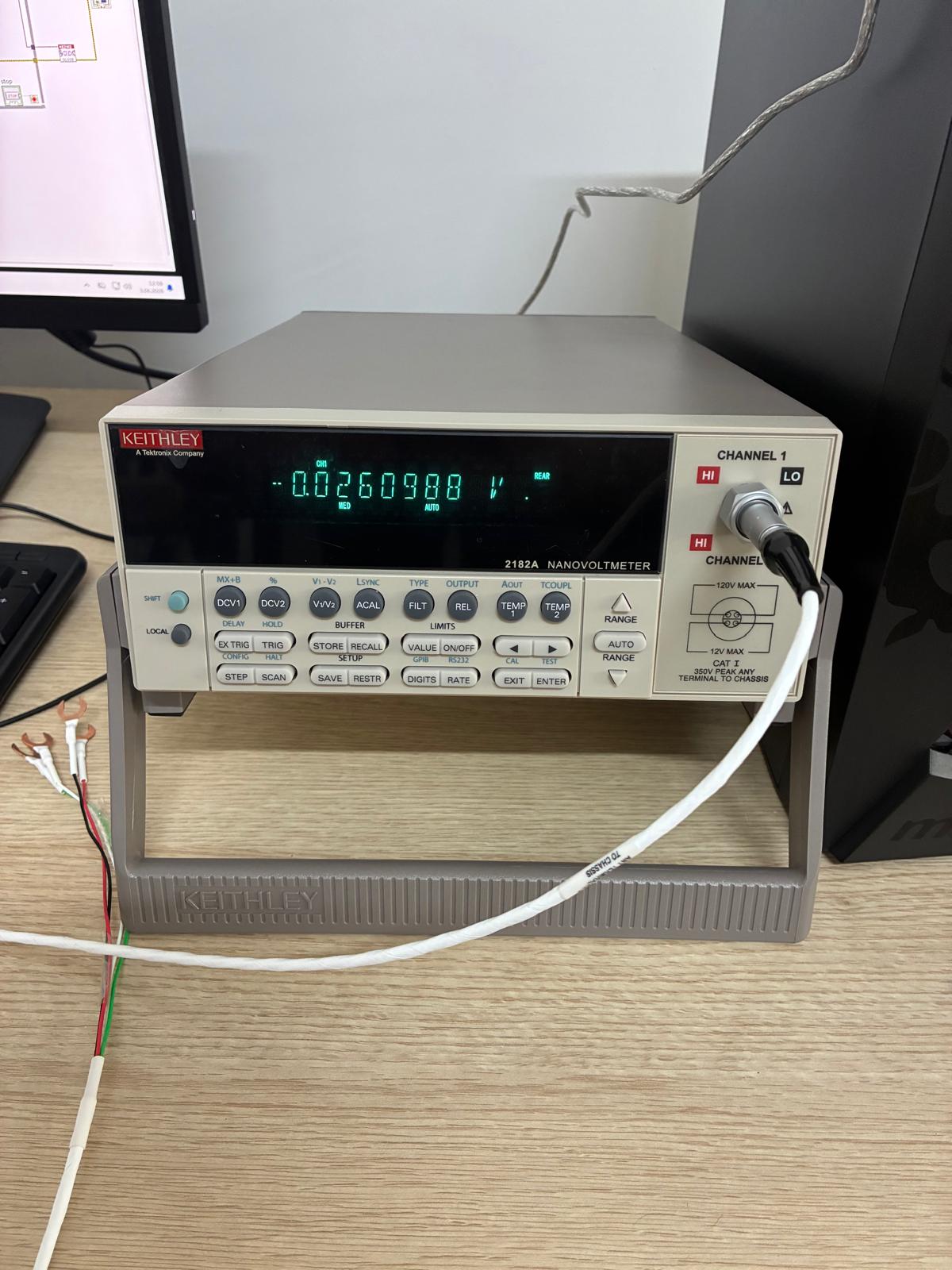 Nanovoltmeter