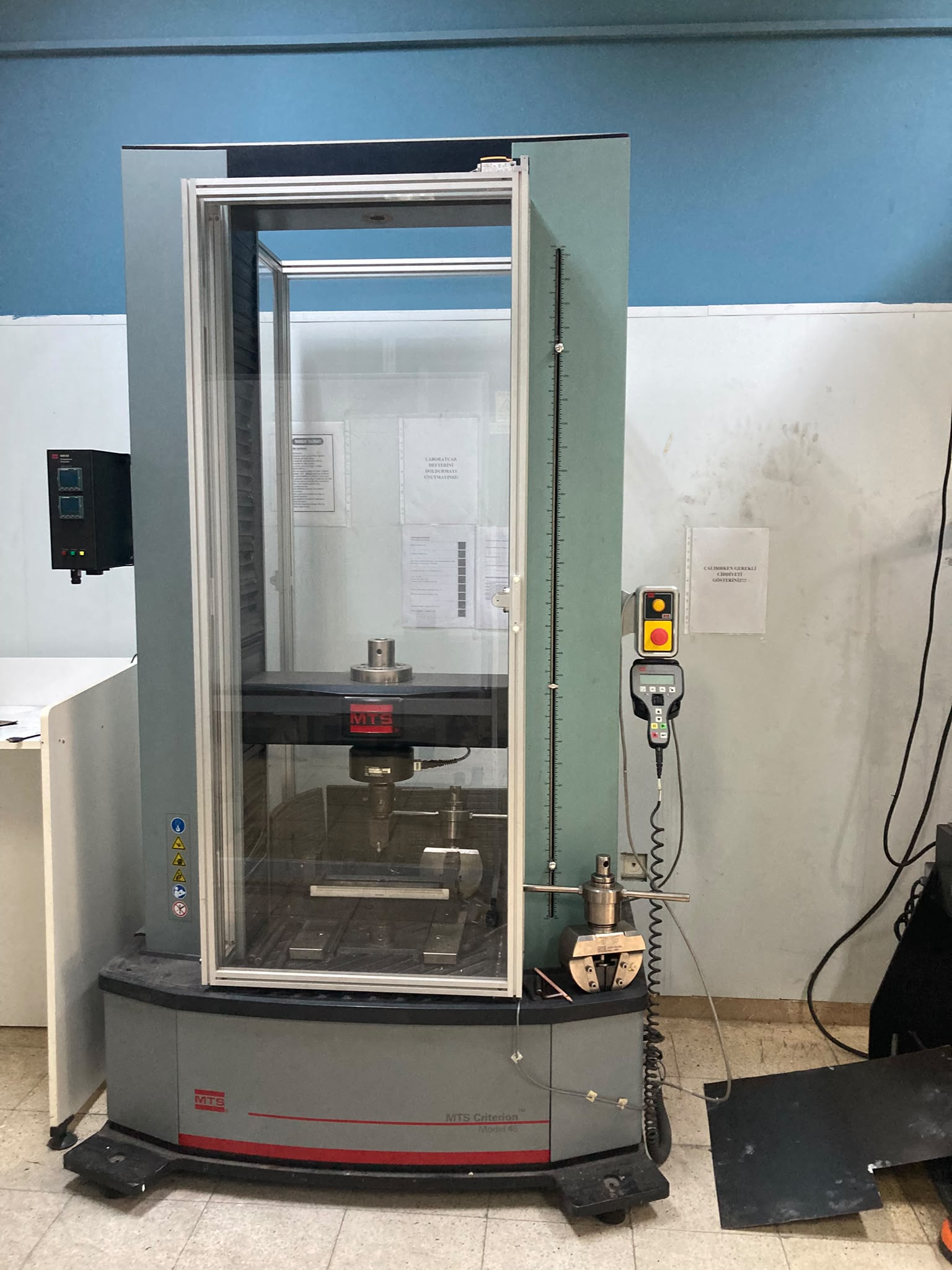 Universal Çekme-Basma-Eğme Test Cihazı