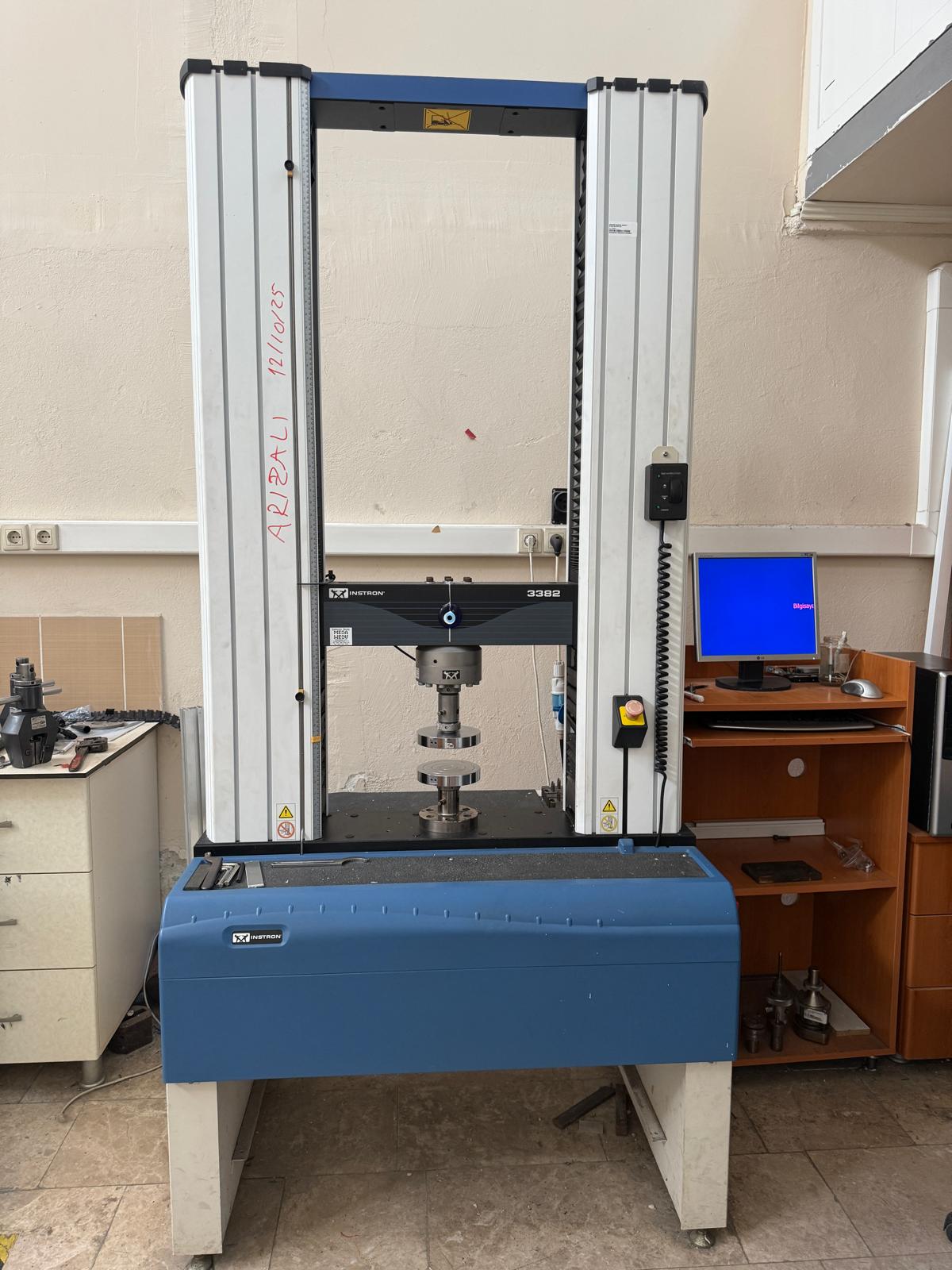 Üniversal çekme-basma test cihazı