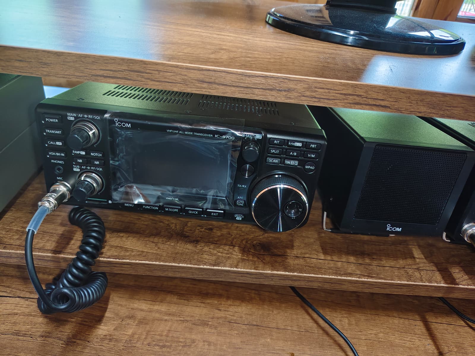 VHF/UHF ALL MODE TRANSCEIVER