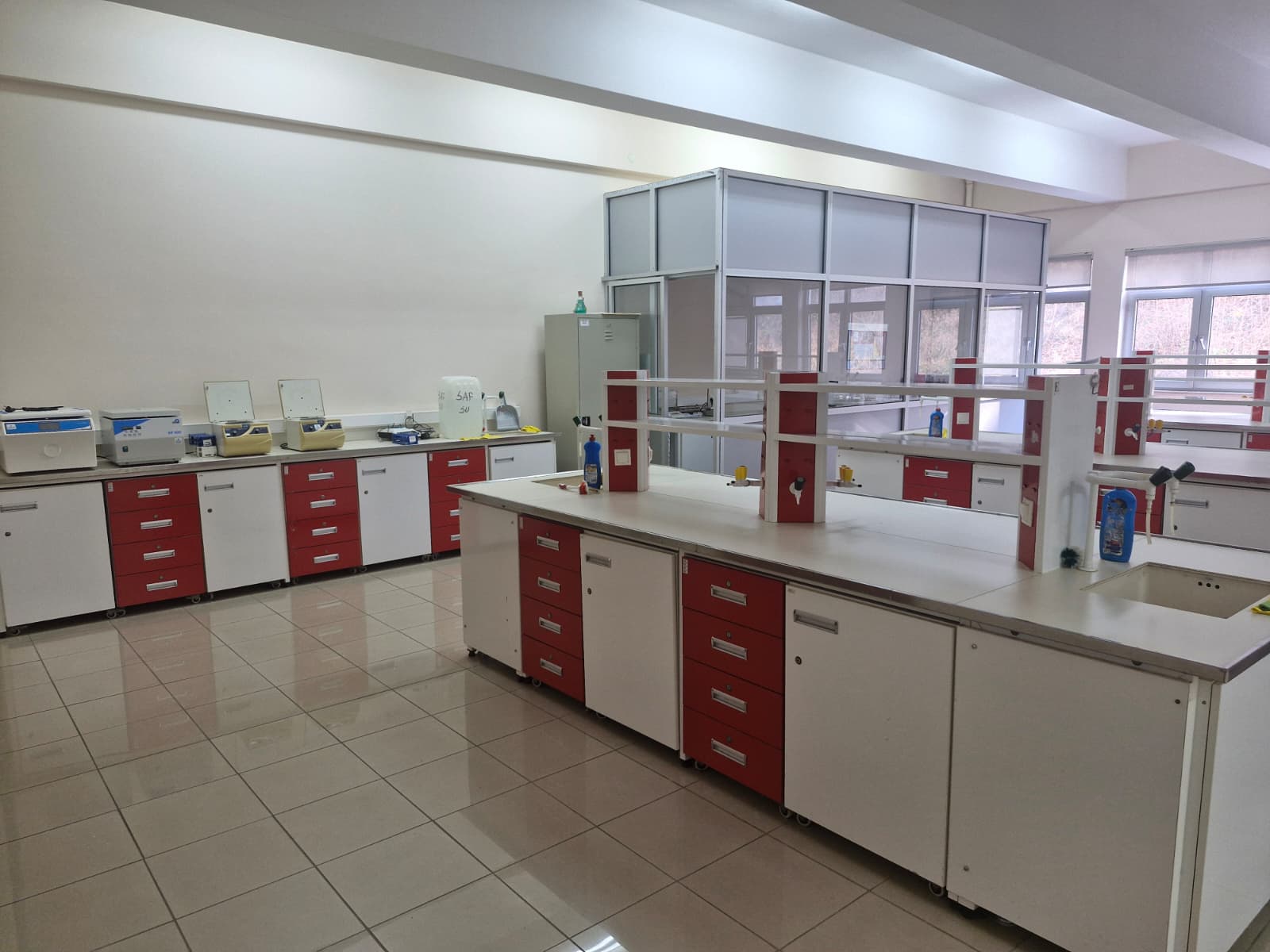 Analitik Kimya Öğrenci Laboratuvarı