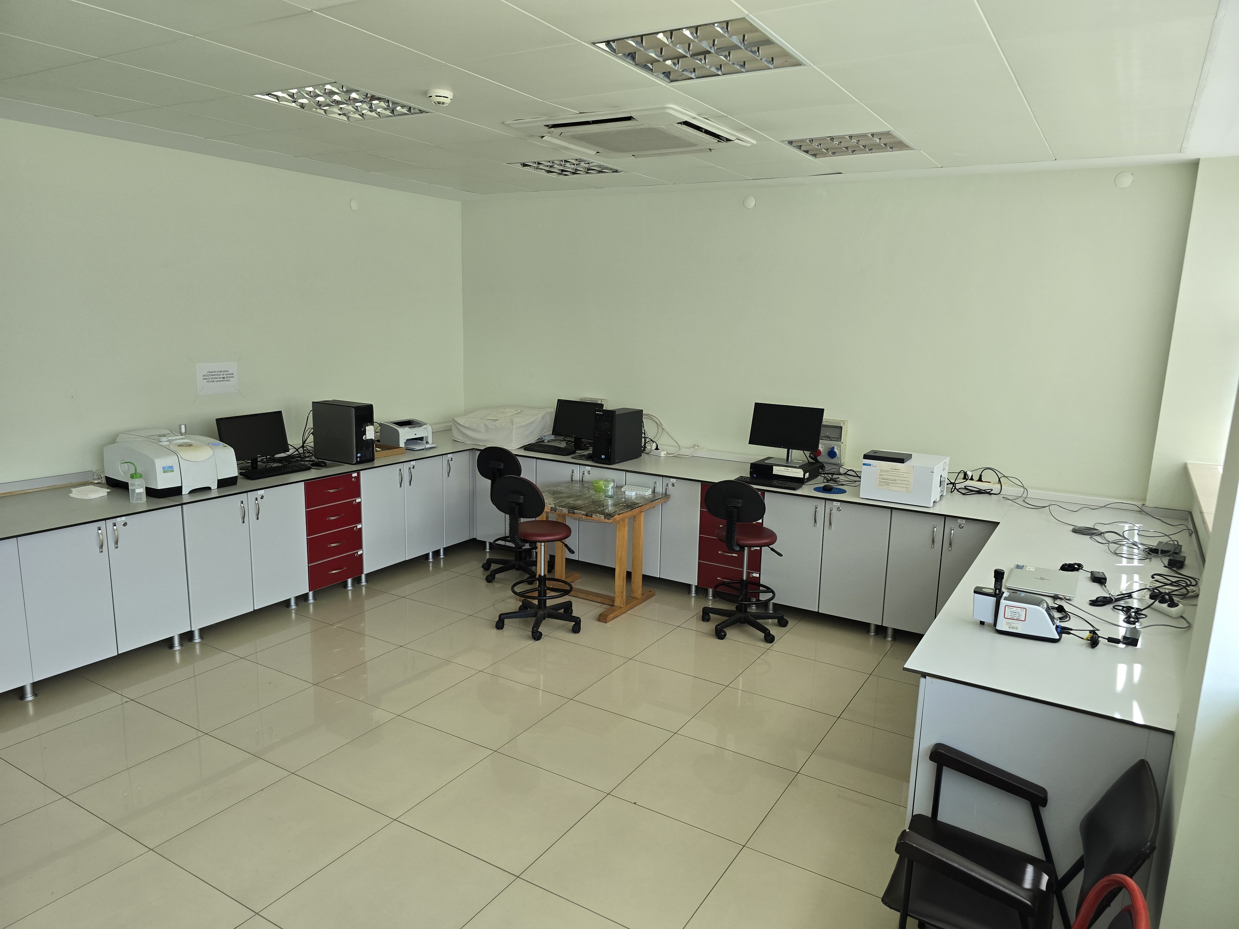 Kimya Bölümü Cihaz Odası - 215