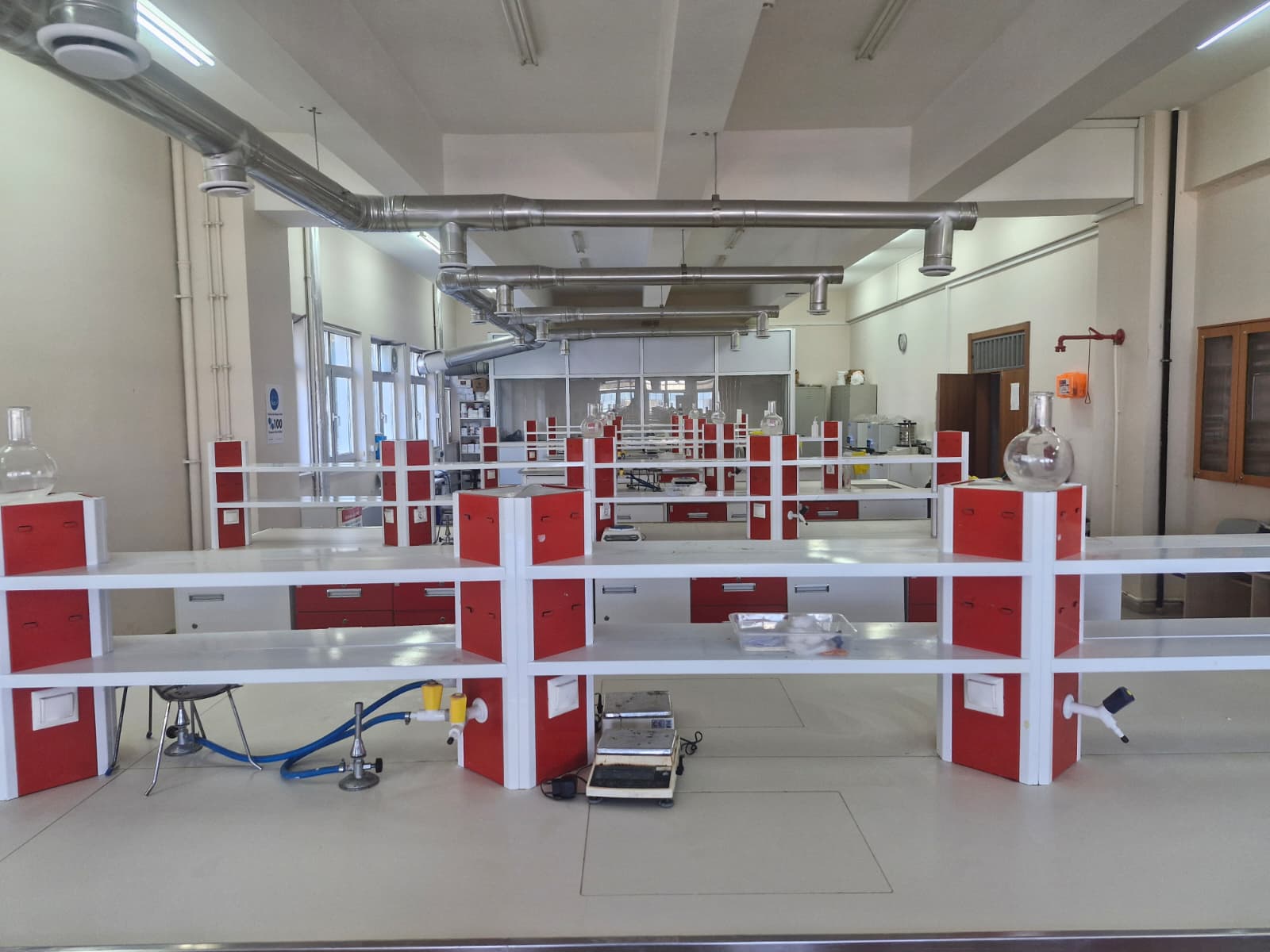 Farmasötik Teknoloji Öğrenci Laboratuvarı