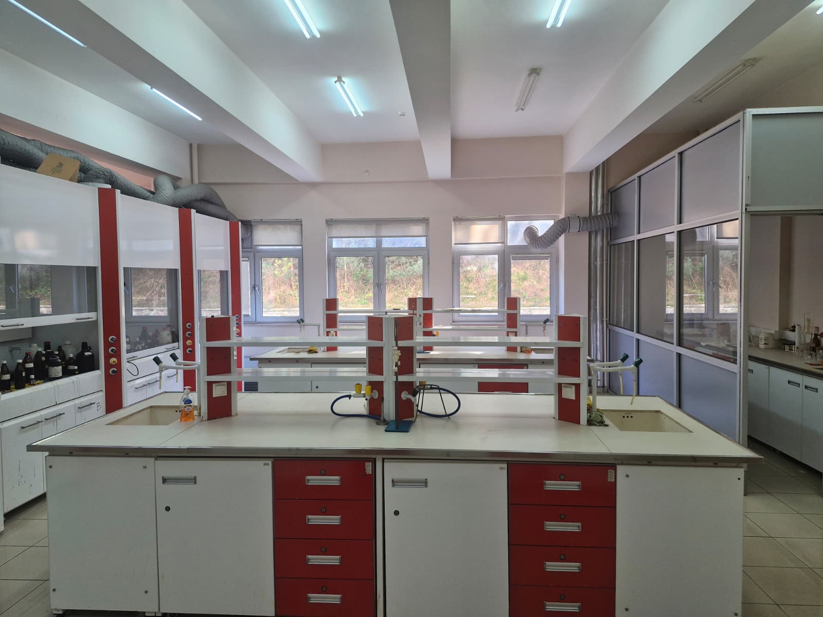 Farmasötik Kimya Öğrenci Laboratuvarı