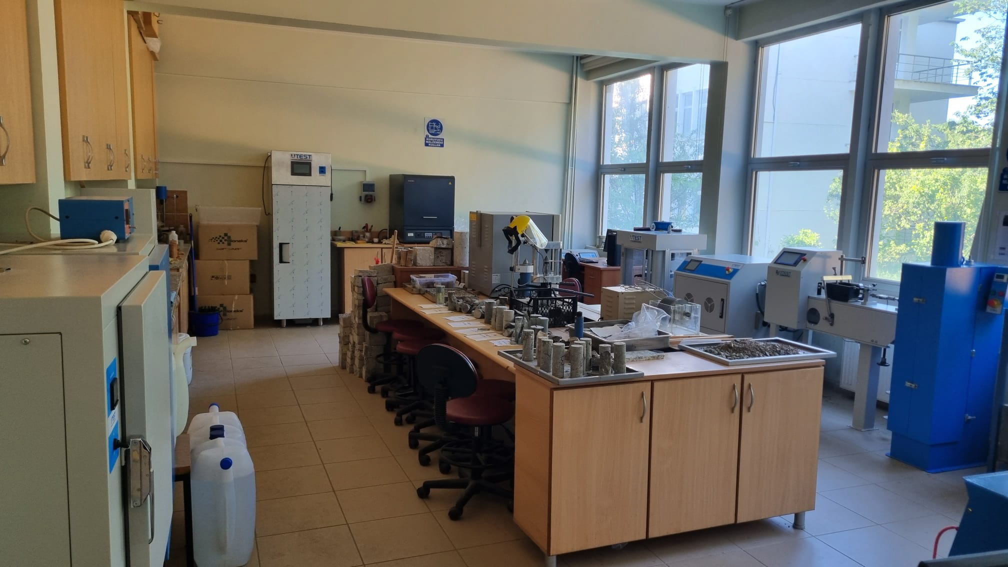 Uygulamalı Jeoloji Laboratuarı